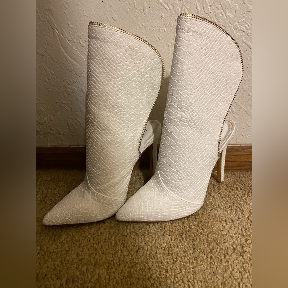 CUTE WHITE HIGH HEELS!